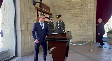 CHP 102 yaşında... Genel Başkan Özel Anıtkabir'de: 