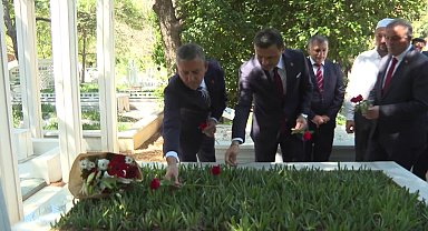 CHP 102 yaşında... Genel Başkanı Özel, önceki Genel Başkanlar Erdal İnönü ve Altan Öymen’in mezarlarını ziyaret etti
