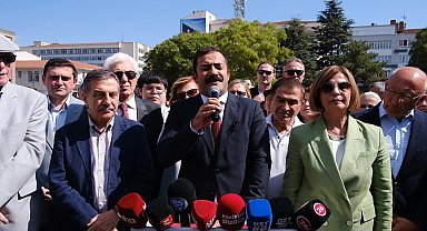 CHP Eskişehir İl Başkanı Talat Yalaz’dan Gürsel Tekin’e: Kendisine CHP binası değil sarayın bir odası uygundur
