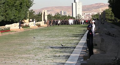 CHP heyeti, 22'nci Olağanüstü Kurultay dolayısıyla Anıtkabir'i ziyaret etti... Yücel: 