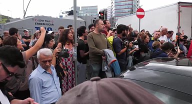 CHP İstanbul İl Başkanlığı çevresindeki abluka daraltılıyor... Yurttaşlara ve milletvekillerine biber gazıyla müdahale edildi