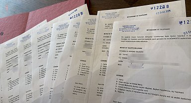 CHP İstanbul İl Kongresi delegeleri, olağanüstü kongrenin toplanması talebiyle noterde imza veriyor