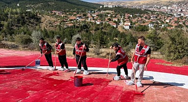 CHP'li gençler Yozgat'ta dev Türk bayrağını renklendirdi