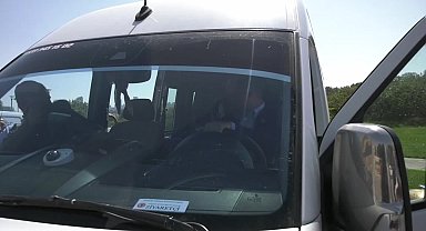 CHP'li Umut Akdoğan, kendi kullandığı okul servisiyle gittiği benzinlikte akaryakıt fiyatlarına tepki gösterdi: 