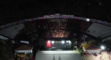 CHP Lideri Özel, Uşak’ta Fazıl Say ile Serenad Bağcan'ın konserini izledi