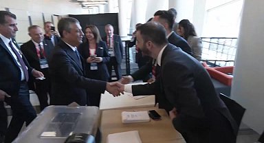 CHP'nin 22'nci Olağanüstü Kurultayı... Özel oy kullandı: 