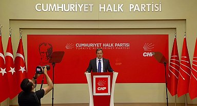 CHP’nin kurultay davası ertelendi... Deniz Yücel: “Karşımızda CHP’liler yoktur, iktidarın aparatları vardır”