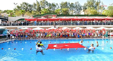 Çiğli Belediyesi’nden kursiyerlere yüzme şenliği ve madalya töreni
