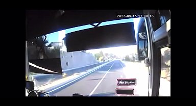 Darende’de freni patlayan tır otobüse çarptı, araç alev aldı