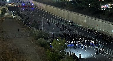 DEM Parti İstanbul İl Eşbaşkanı Altan: Parti heyetimiz, binlerce polis ve barikatlarla kuşatılmış CHP İl Binası'na ulaşmaya çalışıyor