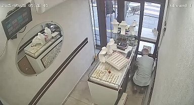 Diyarbakır’da kadınların kuyumcuda 2,5 kilogram altını çalma anı kameraya yansıdı