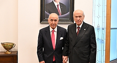 Eski CHP Genel Başkanı Hikmet Çetin, MHP Genel Başkanı Bahçeli'yi ziyaret etti