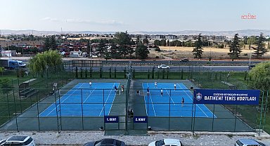 Eskişehir Batıkent’teki açık tenis kortlarının serbest kullanım süresi uzatıldı