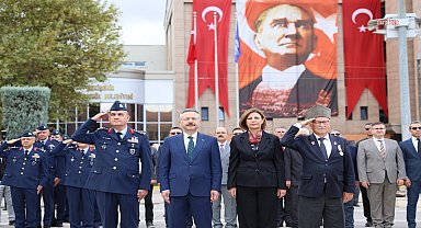Eskişehir Büyükşehir Belediye Başkanı Ünlüce, Gaziler Günü törenine katıldı 