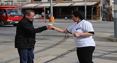 Eskişehir'de Avrupa Hareketlilik Haftası kapsamında toplu taşıma kullananlara sıcak çorba ikramı