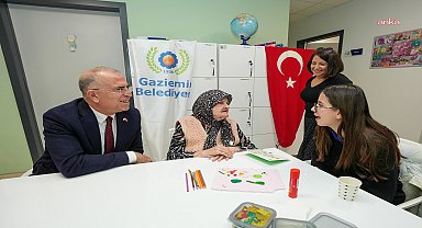 Gaziemir Belediyesi’nin alzheimer ve demans hastalarına desteği sürüyor