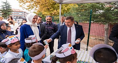 Gölbaşı Belediyesi, Dünya Okul Süt Günü'nde 15 bin süt dağıttı
