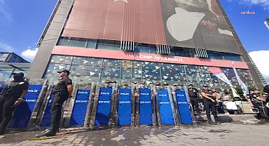 Gürsel Tekin, CHP İstanbul İl Başkanlığına polis eşliğinde girdi... Saat saat gelişmeler 