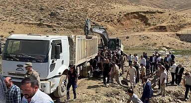 Hakkari’de iş makinesi ile kamyon arasında sıkışan operatör hayatını kaybetti