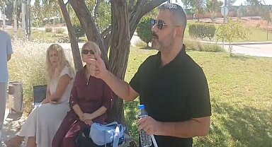 Harran Üniversitesi’nde öğrenciler derslik olmayınca bahçede derse başladı