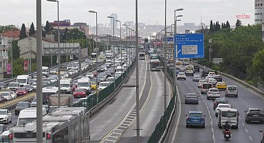 İstanbul Valiliği: Pazartesi günü resmi-özel ilkokul, ortaokul ve liselerde eğitim öğretimin 10.00-15.00 saatleri arasında yapılmasına karar verilmiştir