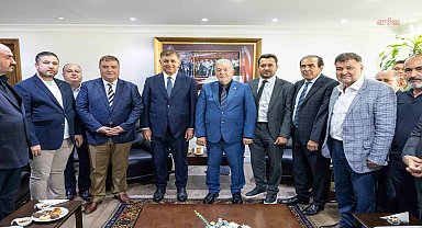 İzmir Büyükşehir Belediye Başkanı Tugay İEOSB yönetimi ile bir araya geldi