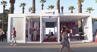 İzmir Büyükşehir’in sosyal konut projesi, İzmir Enternasyonal Fuarı’nda VR gözlükle tanıtılıyor 