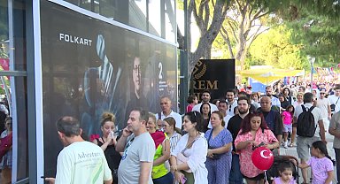 İzmir Enternasyonal Fuarı’nda Atatürk ve Refik Anadol sergilerine büyük ilgi