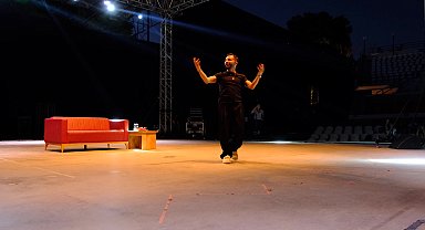 İzmir Enternasyonal Fuarı’nda kahkaha dolu gece