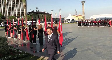 İzmir İl Milli Eğitim Müdürlüğünce eğitim-öğretim yılının ilk gününde çelenk töreni düzenlendi