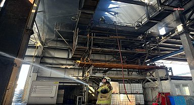 İzmir İtfaiyesi, ALOSBİ’deki fabrika yangınını kontrol altına aldı