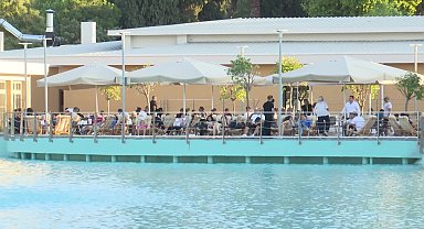 İzmirliler yenilenen Göl Gazinosu’na akın etti