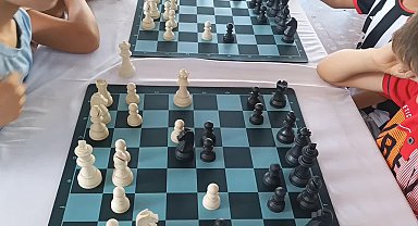 Karacasu’da öğrencilere satranç eğitimi