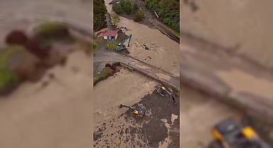 Karadeniz Bölgesi'nde sel... İbrahim Yumaklı: Artvin, Rize, Trabzon ve Giresun’da 135 iş makinesi, ekipman ve 183 personelimizle sahada görev alıyoruz