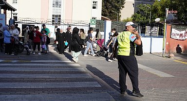 Kartal Belediyesi zabıta ekiplerinden okullarda güvenli trafik uygulaması