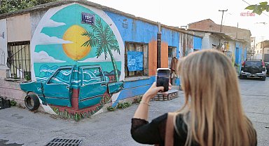 Konak Belediye Başkanı Mutlu, Konak Modern ve Umurbey Mahallesi sokaklarında açılan sergiyi gezdi