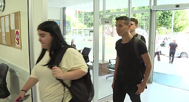 Konyaaltı Belediye Başkanı Kotan, etüt merkezinde gençlerle buluştu