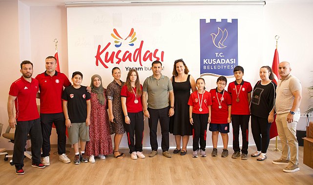 Kuşadası Belediye Başkanı Günel, dereceye giren sporcuları ağırladı