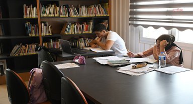 Kuşadası Belediyesi’nin Kütüphane ve Kitap Kafe’sine öğrencilerden yoğun ilgi