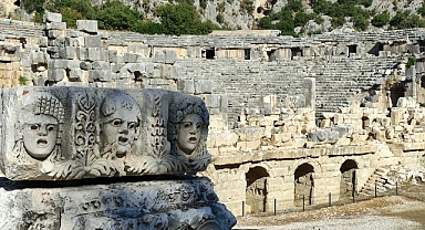 Myra Antik Kenti tiyatrosu orijinal taşlarıyla yeniden ayağa kaldırılacak