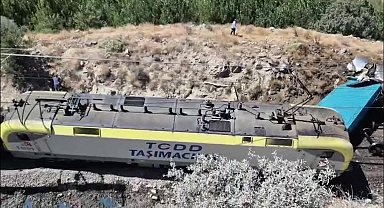 Malatya’da yük trenleri çarpıştı: 1 yaralı