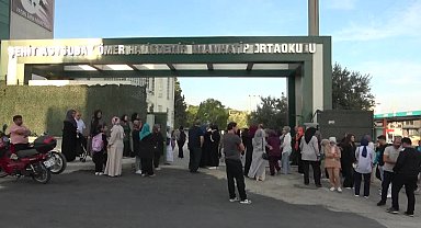 Manisa Soma'da veliler, yıkım kararı alınan ilkokulun öğrencilerinin başka okula taşınmasına tepkili 