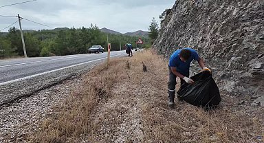 Marmaris Belediyesi ekipleri, 55 kilometrelik yolu yürüyerek temizledi