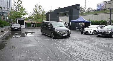 Mazbatasını alan Özgür Çelik, eski il başkanlığı binasına gitti: Sokaklar benim makam odamdır, binalar sembolik yerlerdir