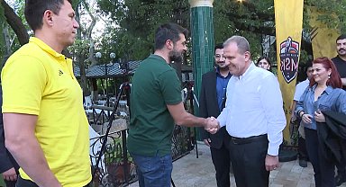 Mersin Büyükşehir Belediye Başkanı Seçer, MSK Erkek Basketbol Takımı ile bir araya geldi
