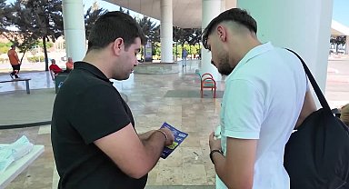 Mersin Büyükşehir Belediyesi, kente gelen üniversite öğrencilerini otogarda karşılıyor
