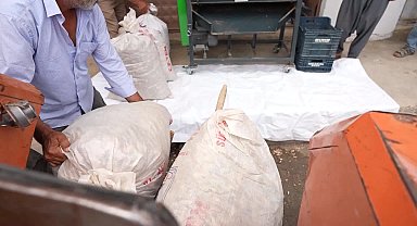 Mersin Büyükşehir Belediyesi’nden üreticiye badem kabuk soyma makinesi desteği