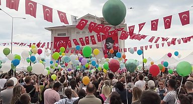 Mudanya Kitap Fuarı’nda balonlar, lösemiyi yenen Ali Demir için gökyüzüne bırakıldı