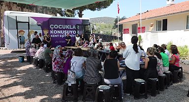  Muğla Büyükşehir Belediyesi'nin Gezici Da(Ya)Nışma Otobüsü, Milas'ta kadınlarla buluştu 