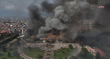 Nepal’de kitlesel protestoların devam etmesi üzerine Başbakan Oli istifa etti 